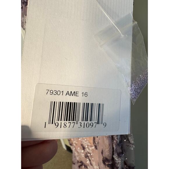 Mac Duggal NWT Sequin Floral Bow Shoulder Trumpet Gown in Amethyst Size 16 - Picture 7 of 8